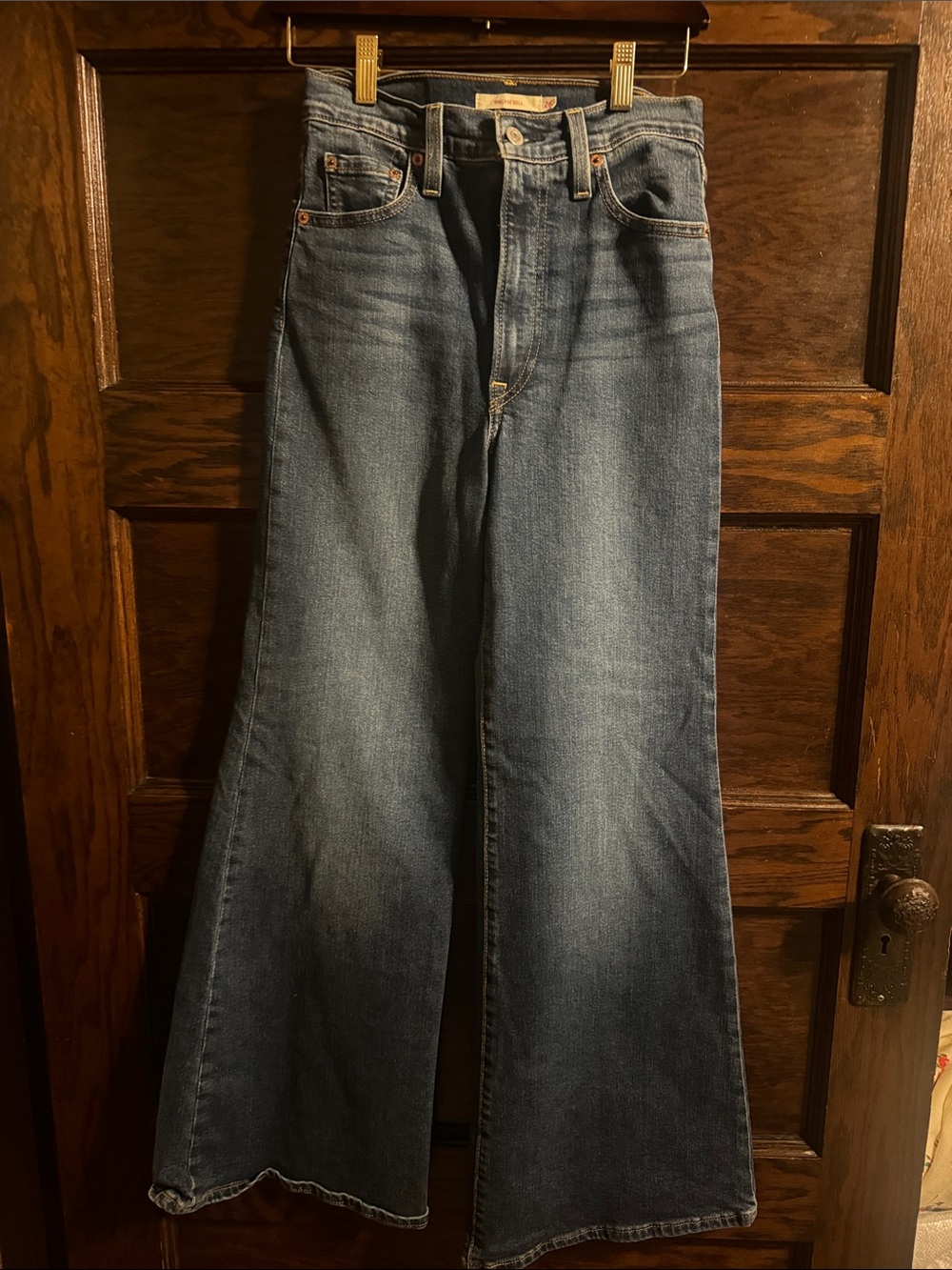Levi's Ribcage Bell Women's Jeans in Medium Blue Denim